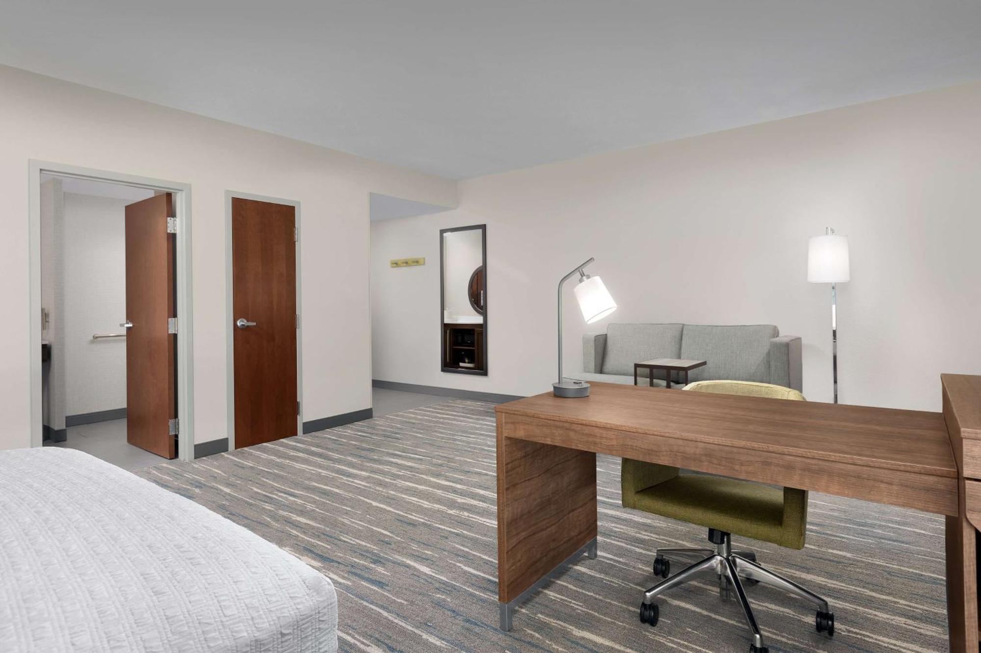 Hampton Inn & Suites Durham University Medical Center Exteriör bild